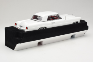 Lincoln Continental Mark II Balts Road Signature 1:18 20078-P1 Metāls — attēls 2 no 6