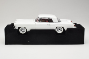 Lincoln Continental Mark II Balts Road Signature 1:18 20078-P1 Metāls — attēls 3 no 6