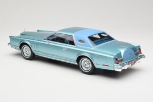 Lincoln Continental Mark V Blue Metallic MCG 1:18 MCG18369 Metāls — attēls 5 no 6