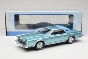 Lincoln Continental Mark V Blue Metallic MCG 1:18 MCG18369 Metāls — attēls 6 no 6