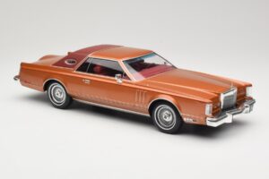 Lincoln Continental Mark V Crystal Apricot Metallic MCG 1:18 MCG18370 Metāls — attēls 4 no 6