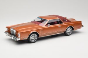 Lincoln Continental Mark V Crystal Apricot Metallic MCG 1:18 MCG18370 Metāls