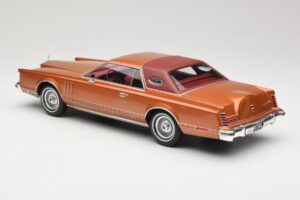 Lincoln Continental Mark V Crystal Apricot Metallic MCG 1:18 MCG18370 Metāls — attēls 5 no 6