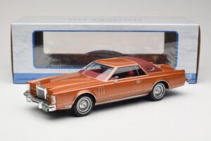 Lincoln Continental Mark V Crystal Apricot Metallic MCG 1:18 MCG18370 Metāls — attēls 6 no 6