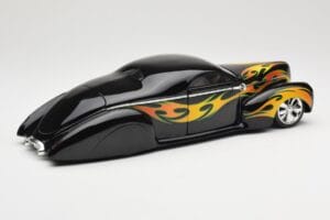 Lincoln Zephyr Scrape Custom Melns ar Liesmām Hot Wheels 1:18 57319 Metāls — attēls 3 no 8