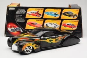 Lincoln Zephyr Scrape Custom Melns ar Liesmām Hot Wheels 1:18 57319 Metāls — attēls 8 no 8