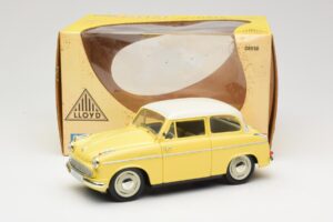 Lloyd Alexander TS Dzeltens Revell 1:18 08958 Metāls — attēls 8 no 8