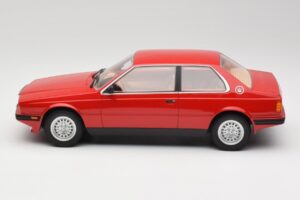 Maserati BiTurbo Coupe Rosso Corsa Minichamps 1:18 107123501 Sveķi — attēls 3 no 6