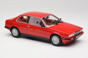 Maserati BiTurbo Coupe Rosso Corsa Minichamps 1:18 107123501 Sveķi — attēls 4 no 6