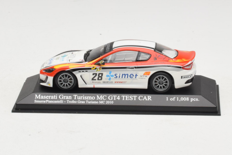 Maserati GranTurismo MC GT4 #28 Smurra / Piancastelli Maserati MC 2010 Minichamps 1:43 400101228 Metāls