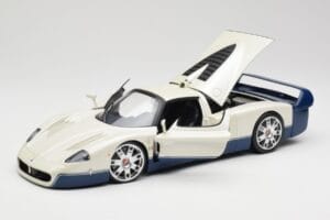 Maserati MC12 Balts Zils Hot Wheels 1:18 G7158 Metāls — attēls 2 no 8