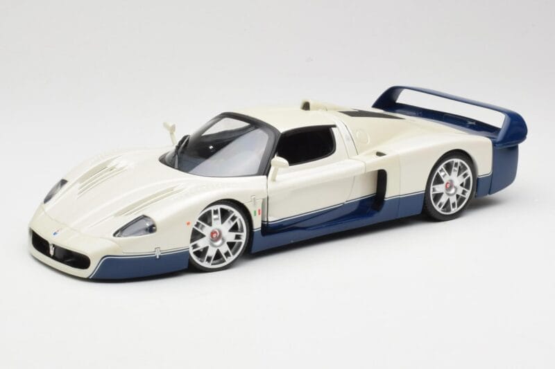 Maserati MC12 Balts Zils Hot Wheels 1:18 G7158 Metāls