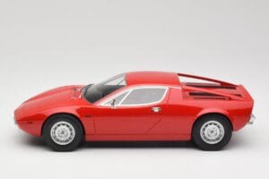 Maserati Merak Sarkans Minichamps 1:18 107123761 Sveķi — attēls 3 no 6