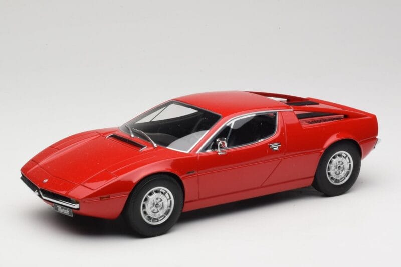 Maserati Merak Sarkans Minichamps 1:18 107123761 Sveķi