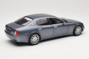 Maserati Quattroporte Blue Metallic Hot Wheels 1:18 B7003 Metāls — attēls 3 no 8