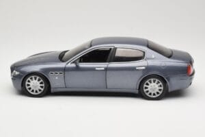 Maserati Quattroporte Blue Metallic Hot Wheels 1:18 B7003 Metāls — attēls 4 no 8