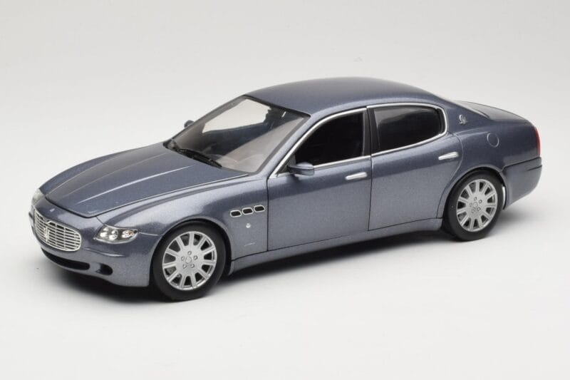Maserati Quattroporte Blue Metallic Hot Wheels 1:18 B7003 Metāls