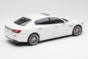 Maserati Quattroporte VI GTS Alpine Balts AUTOart 1:18 75808 Metāls — attēls 3 no 8