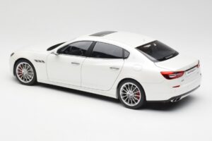 Maserati Quattroporte VI GTS Alpine Balts AUTOart 1:18 75808 Metāls — attēls 7 no 8