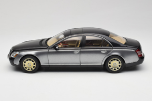 Maybach 57 SWB Caspian Black Himalayas Grey AUTOart 1:18 76151 Metāls — attēls 4 no 9