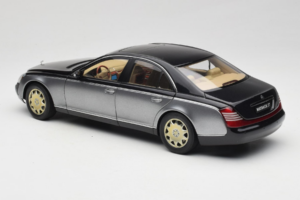 Maybach 57 SWB Caspian Black Himalayas Grey AUTOart 1:18 76151 Metāls — attēls 7 no 9