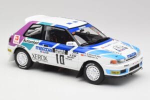 Mazda 323 GTX #10 T. Makinen / S. Harjanne 1000 Lakes Rally 1991 Otto 1:18 OT1099 Sveķi — attēls 4 no 6