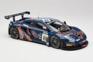McLaren 12C GT3 #88 Von Ryan Racing A. Barff / T. Goodwin / B. Senna Spa 24 Hours 2013 Minichamps 1:18 151131388 Metāls — attēls 4 no 6