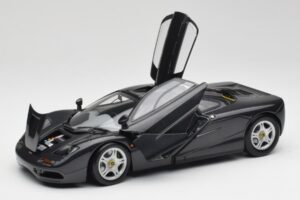 McLaren F1 Carbon Melns Metaliks Minichamps 1:18 530133420 Metāls — attēls 2 no 8