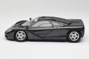 McLaren F1 Carbon Melns Metaliks Minichamps 1:18 530133420 Metāls — attēls 4 no 8