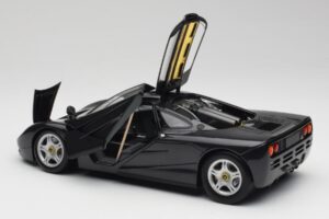 McLaren F1 Carbon Melns Metaliks Minichamps 1:18 530133420 Metāls — attēls 5 no 8