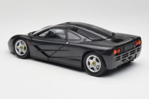 McLaren F1 Carbon Melns Metaliks Minichamps 1:18 530133420 Metāls — attēls 7 no 8