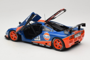 McLaren F1 GTR Gulf #33 R. Bellm / M. Weaver / J-J. Lehto 24 Hours of Le Mans 1996 UT Models 1:18 530161833 Metāls — attēls 5 no 8