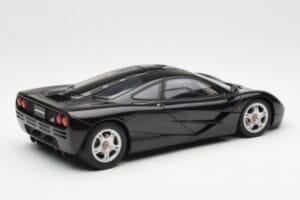 McLaren F1 Road Car Melns AUTOart 1:18 76002 Metāls — attēls 3 no 8