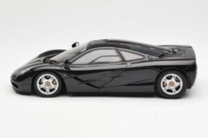 McLaren F1 Road Car Melns AUTOart 1:18 76002 Metāls — attēls 4 no 8