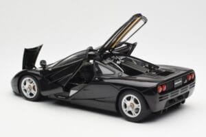 McLaren F1 Road Car Melns AUTOart 1:18 76002 Metāls — attēls 5 no 8