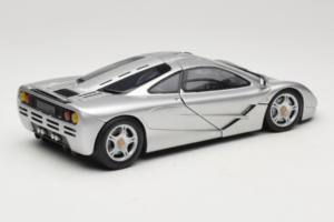 McLaren F1 Sudrabs UT Models 1:18 530133180-R1 Metāls — attēls 3 no 8
