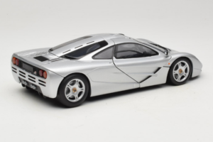 McLaren F1 Sudrabs UT Models 1:18 530133180 Metāls — attēls 3 no 8