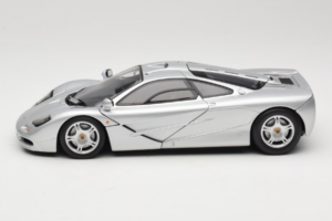 McLaren F1 Sudrabs UT Models 1:18 530133180 Metāls — attēls 4 no 8