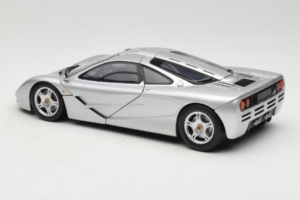 McLaren F1 Sudrabs UT Models 1:18 530133180 Metāls — attēls 7 no 8