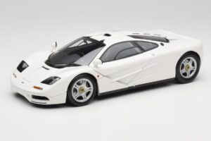 McLaren F1 Balts Minichamps 1:18 530133424 Metāls
