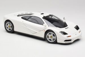 McLaren F1 Balts Minichamps 1:18 530133424 Metāls — attēls 6 no 8