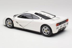 McLaren F1 Balts Minichamps 1:18 530133424 Metāls — attēls 7 no 8