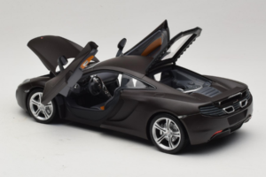 McLaren MP4-12C Matt Black Minichamps 1:18 110133021 Metāls — attēls 5 no 8