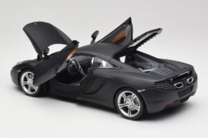 McLaren MP4-12C Matt Satellite Pelēks Minichamps 1:18 110133024 Metāls — attēls 5 no 8