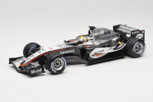 McLaren MP4-20 Mercedes #10 J.P. Montoya F1 2005 Minichamps 1:18 B66962338 Metāls