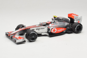 McLaren MP4-24 Mercedes #2 H. Kovalainen F1 2009 Dealer Edition Minichamps 1:18 B66960041 Metāls