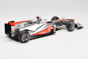 McLaren MP4-25 Mercedes #1 J. Button Vodafone McLaren Showcar F1 2010 Minichamps 1:18 530101801 Metāls — attēls 2 no 7