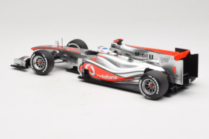 McLaren MP4-25 Mercedes #1 J. Button Vodafone McLaren Showcar F1 2010 Minichamps 1:18 530101801 Metāls — attēls 5 no 7