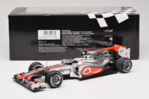 McLaren MP4-25 Mercedes #1 J. Button Vodafone McLaren Showcar F1 2010 Minichamps 1:18 530101801 Metāls — attēls 6 no 7