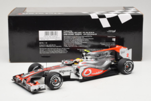 McLaren MP4-25 Mercedes #2 L. Hamilton Vodafone McLaren F1 2010 Minichamps 1:18 530101802 Metāls — attēls 6 no 7
